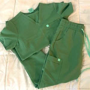 GARDE MALADE Scrub Set in FROSTY GREEN 💚